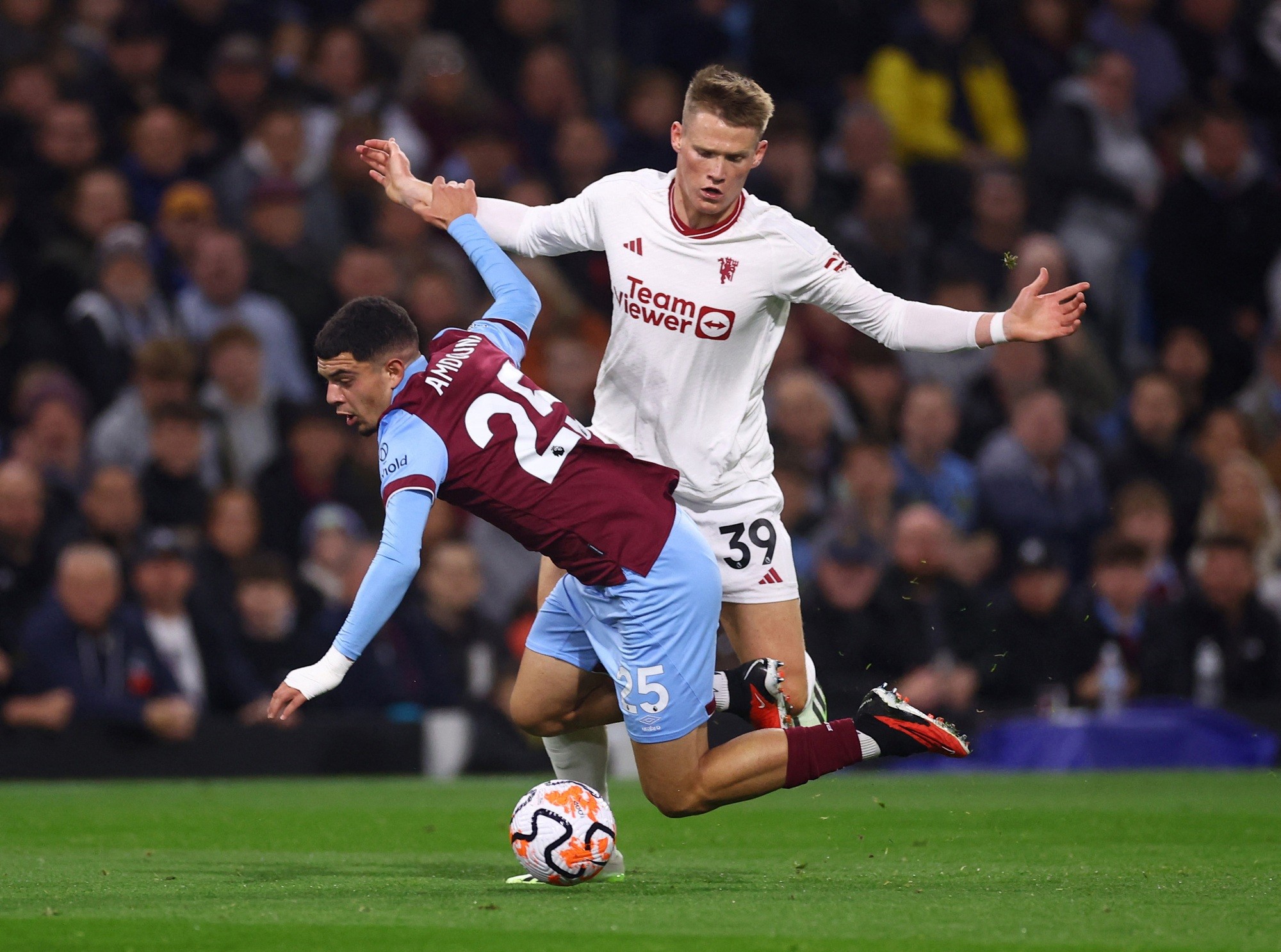 Hạ Burnley, Man Utd đã phát hiện ra sai lầm chuyển nhượng - Bóng Đá