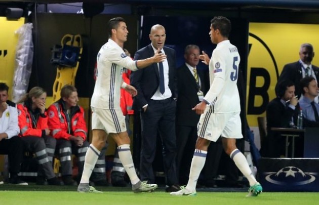 Three ways Zinedine Zidane can be 'persuaded' to become the next Manchester United manager - Bóng Đá