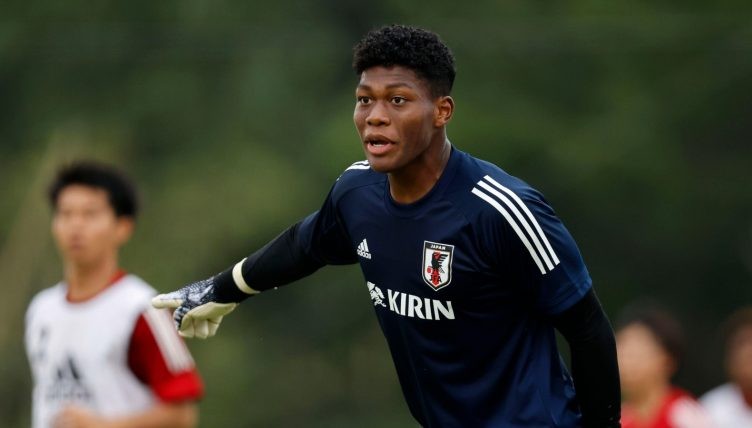 Zion Suzuki có gì đặc biệt của M.U theo đuổi - Bóng Đá