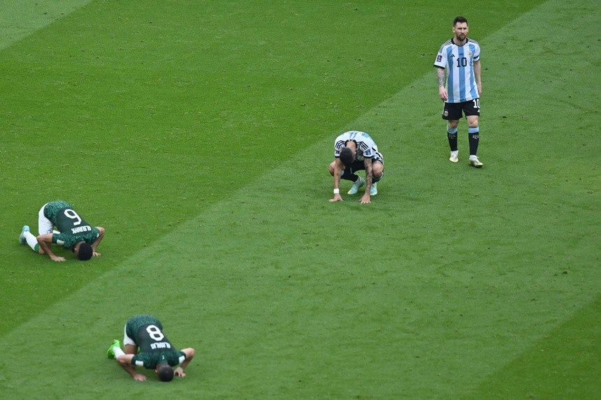 Hàng triệu người tìm kiếm tên Messi sau trận thua - Bóng Đá
