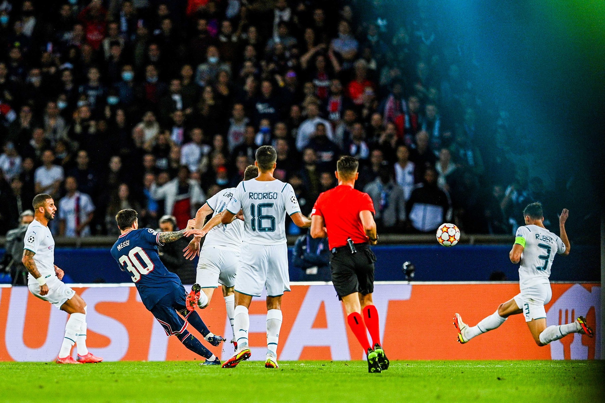 Messi là cơn ác mộng của Pep Guardiola và bóng đá Anh - Bóng Đá