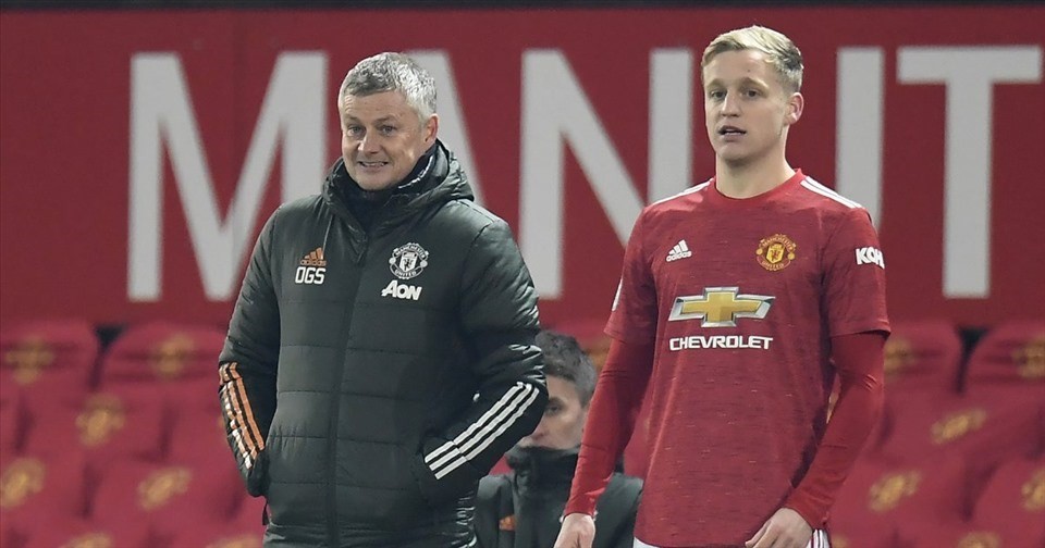 Thêm một hình ảnh gây sốc Solskjaer dành cho Van de Beek - Bóng Đá