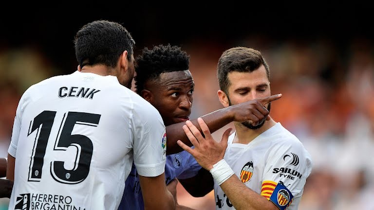 Chuyện gì đang xảy ra với Vinicius Junior? - Bóng Đá