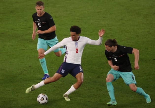 Trent Alexander-Arnold limps off late on against Austria as England suffer major injury blow in 1-0 friendly win - Bóng Đá