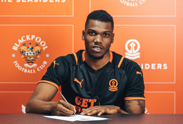 CHÍNH THỨC: Chelsea đẩy cơn lốc cánh phải rời Stamford Bridge - Bóng Đá