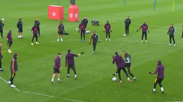 Ảnh tập Man Utd trước trận Istanbul Basaksehir - Bóng Đá