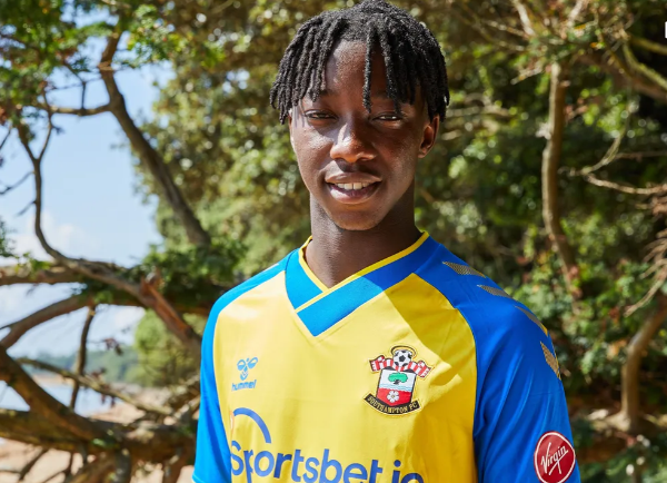 Chiêm ngưỡng áo sân khách của 18 CLB Ngoại hạng Anh mùa 2021/22 - Bóng Đá