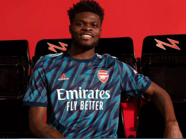 Chiêm ngưỡng áo đấu thứ 3 của 10 CLB Ngoại hạng Anh 2021/22 - Bóng Đá