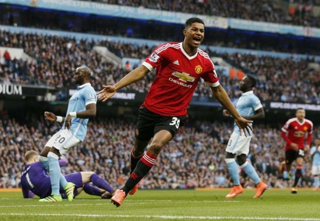 10 hình ảnh 'bùng nổ' derby Manchester: Tượng đài Rooney; 'Why Always Me?' - Bóng Đá