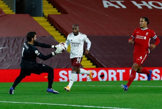 Granit Xhaka's livid reaction to Alexandre Lacazette's Anfield goal - Bóng Đá