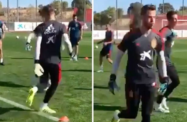 De Gea nutmegs Kepa in Spain training - Bóng Đá