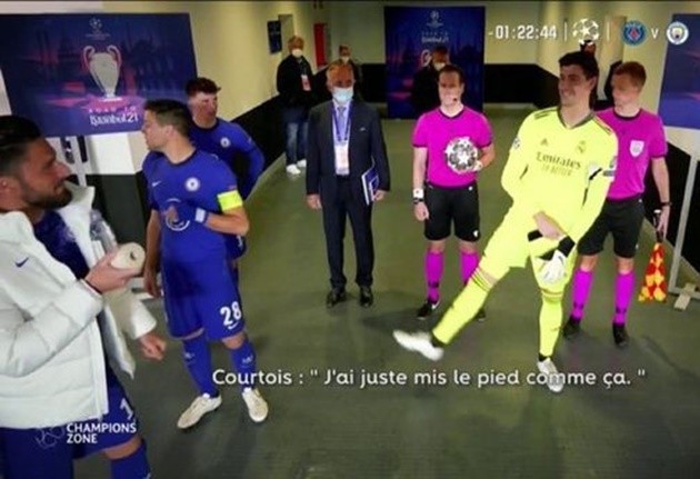 Olivier Giroud and Thibaut Courtois captured discussing Timo Werner's miss in tunnel footage - Bóng Đá