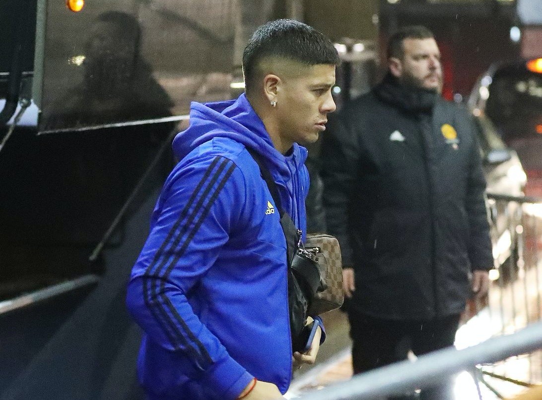 Manchester United squad arrives at Carrington - Bóng Đá