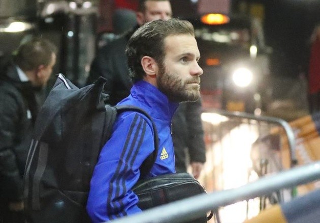 Manchester United squad arrives at Carrington - Bóng Đá