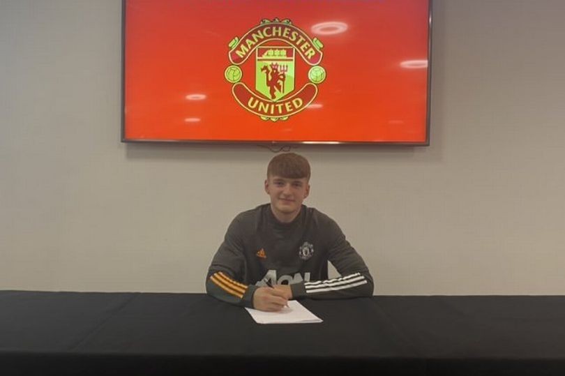 Manchester United complete signing of Jack Kingdon - Bóng Đá