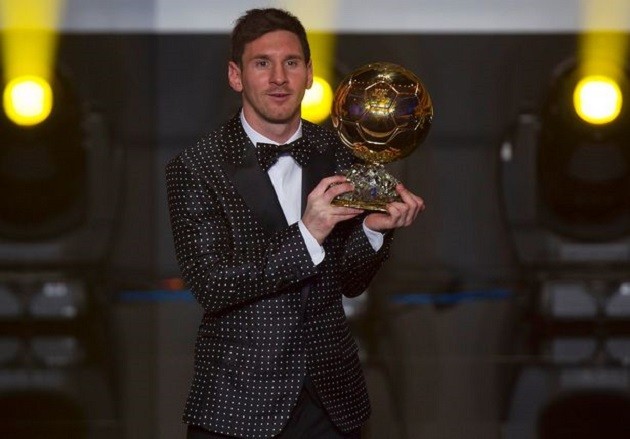 Football's 5 biggest fashion crimes - from Man Utd's bootcuts to Messi's polka-dot suit - Bóng Đá