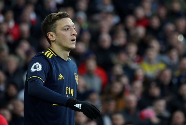 Chinese TV pull Arsenal vs Man City live coverage following Mesut Ozil comments - Bóng Đá