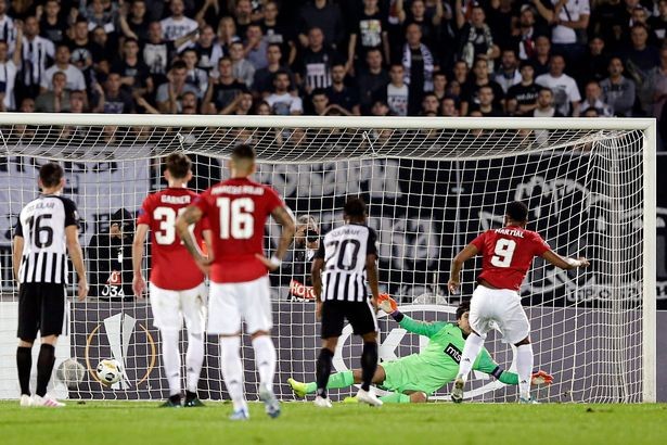 Ole Gunnar Solskjaer insists Man Utd don't need Harry Kane because they have Anthony Martial - Bóng Đá