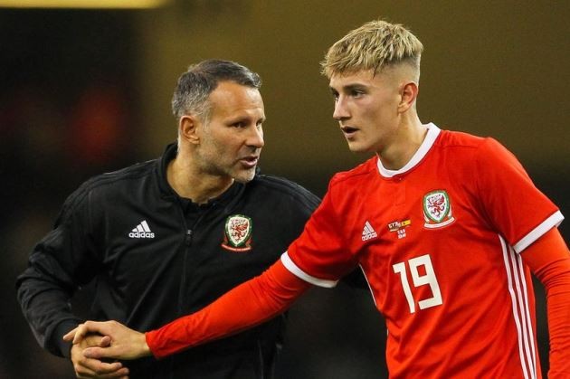 Ryan Giggs gives advice to David Brooks on possible Manchester United transfer - Bóng Đá