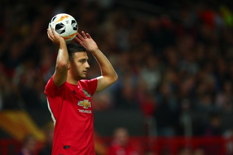Diogo Dalot sends Aaron Wan-Bissaka Manchester United first team message - Bóng Đá