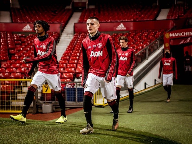 “Scholes 2.0” của M.U mất hút dù chơi cho đội hạng hai - Bóng Đá