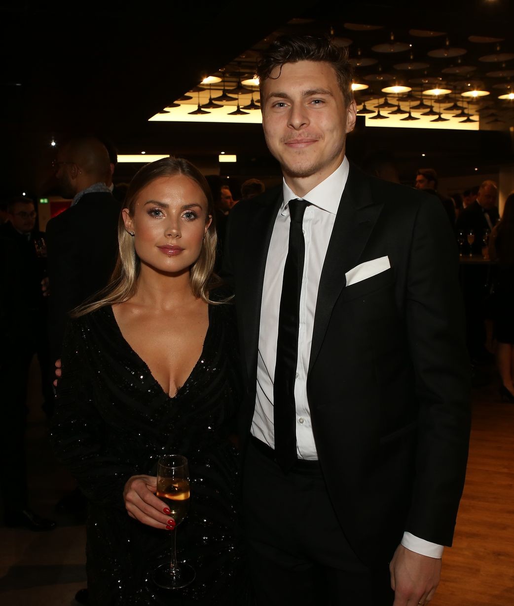 Ed Woodward and Ole Gunnar Solskjaer shrug off sack speculation at Man Utd Gala Dinner - Bóng Đá