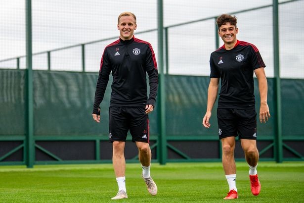 Manchester United face transfer dilemma if they're to unlock Donny van de Beek's potential - Bóng Đá