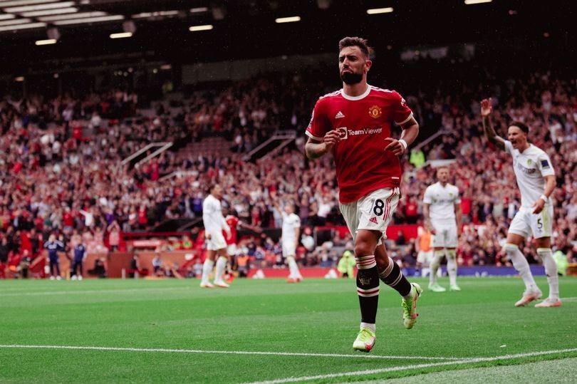 Bruno Fernandes thoát việt vị để lập hat-trick, Wright chỉ ra 1 điều  - Bóng Đá
