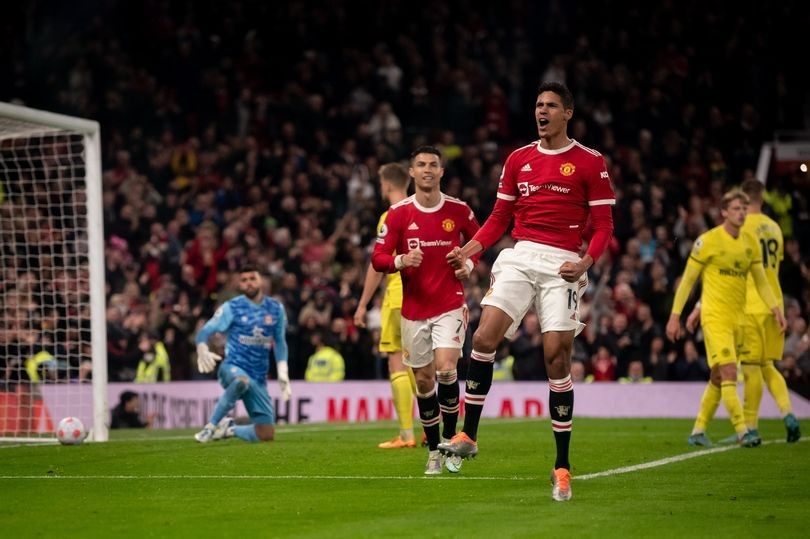 Phản ứng của Varane khi 'mở tài khoản' cho Man Utd - Bóng Đá