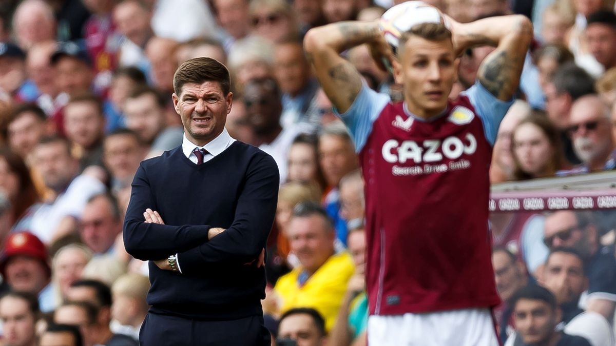 Gerrard phản ứng khi bị CĐV đội nhà la ó - Bóng Đá