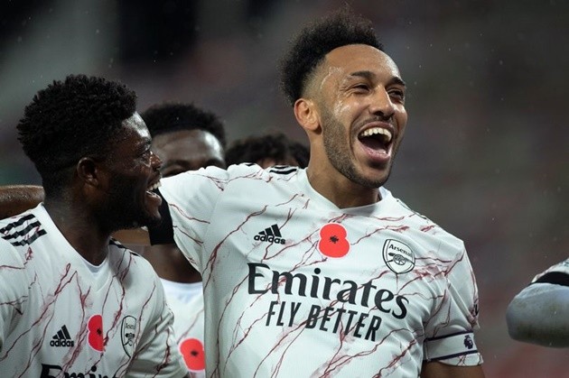 Pierre-Emerick Aubameyang sends Thomas Partey message to delight Arsenal fans after Man Utd win - Bóng Đá
