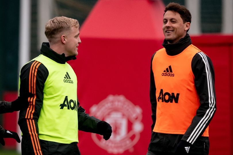 Van de Beek có thể đã giải quyết được nỗi lo chuyển nhượng của M.U - Bóng Đá