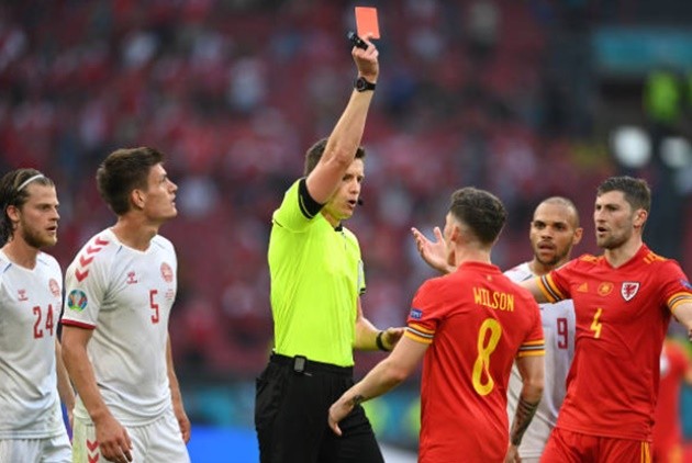 Tình huống vào bóng rợn người của sao Liverpool - Harry Wilson - Bóng Đá