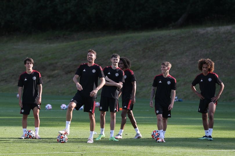 Man Utd lợi thế hơn Man City ở Premier League mùa tới - Bóng Đá