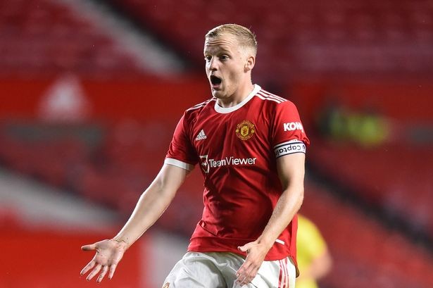 Hình ảnh gây choáng của Van de Beek và thủ quân M.U trước mùa giải - Bóng Đá