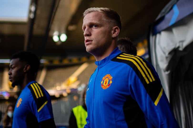 Donny van de Beek breaks silence after Manchester United substitution - Bóng Đá