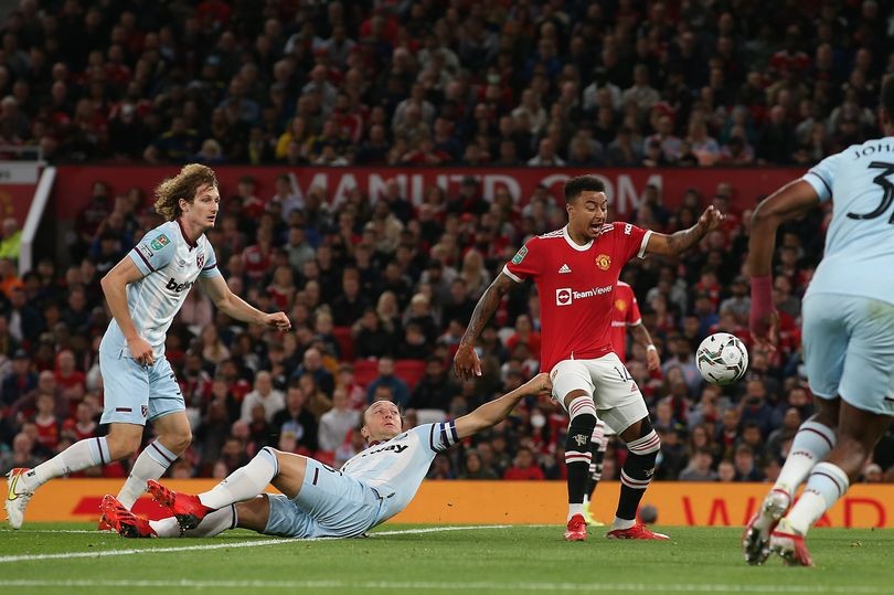 Mark Noble gives verdict on Jesse Lingard penalty claim in Manchester United defeat - Bóng Đá