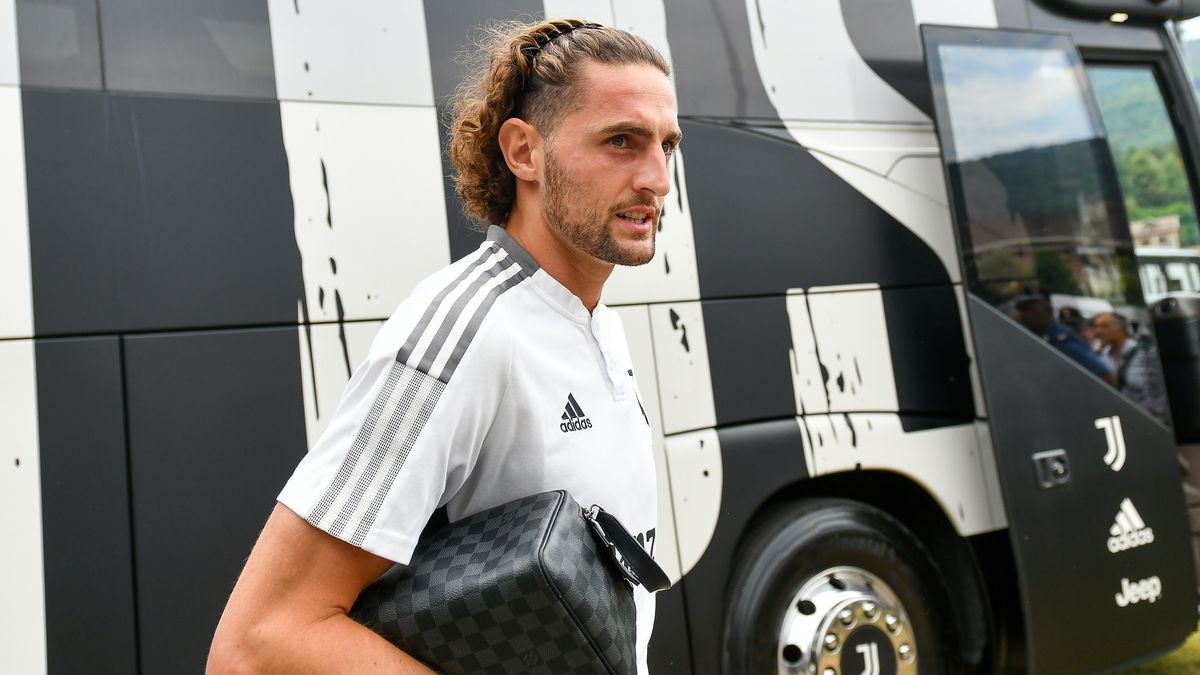  Rõ mức lương mẹ Rabiot yêu cầu Man Utd chi trả - Bóng Đá