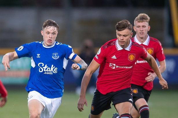Tiền đạo bị 'tống khứ' khỏi Man Utd sau 8 tuần thử việc - Bóng Đá