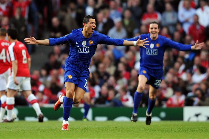 Vụ Ronaldo 24h qua: Áp phe thần tốc, chi tiết mức lương - Bóng Đá
