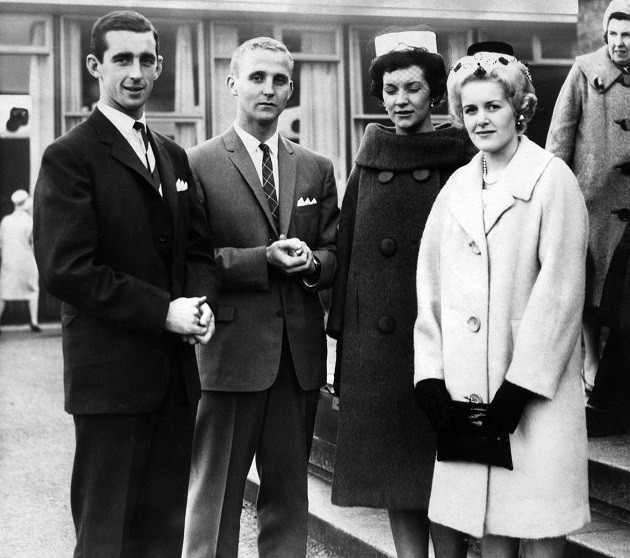 Stunning photos capture Everton and Liverpool WAGS of the 1960s - Bóng Đá