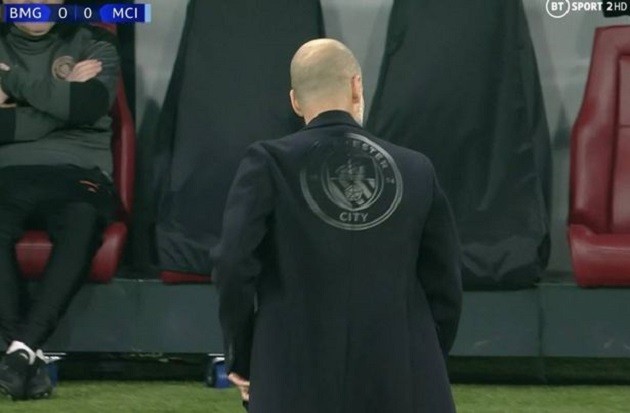 Football's 5 biggest fashion crimes - from Man Utd's bootcuts to Messi's polka-dot suit - Bóng Đá