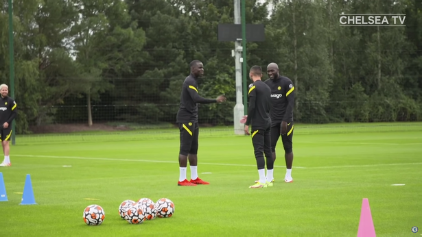 Hakim Ziyech's five-word message to Kurt Zouma in Chelsea training amid talk of £25m transfer - Bóng Đá