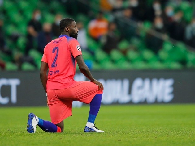 Thiago Silva watches Chelsea beat Krasnodar from home in leg recovery trousers… after family bowling trip on day off - Bóng Đá