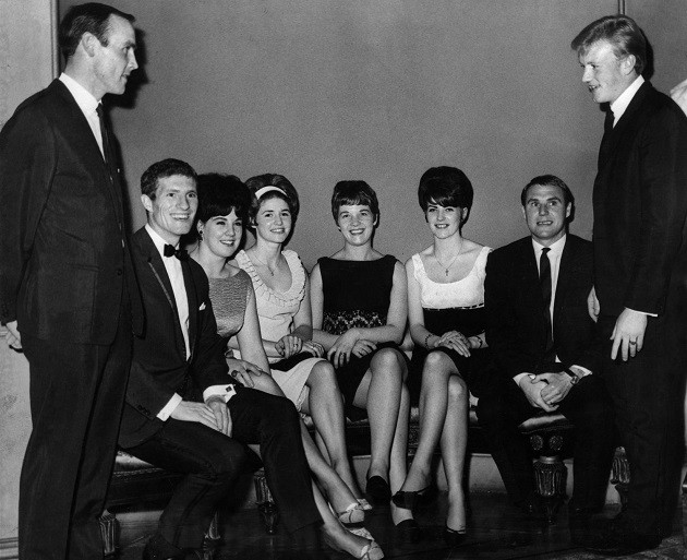 Stunning photos capture Everton and Liverpool WAGS of the 1960s - Bóng Đá