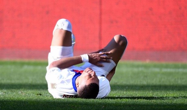 PSG issue Kylian Mbappe update ahead of Man City clash following injury scare - Bóng Đá