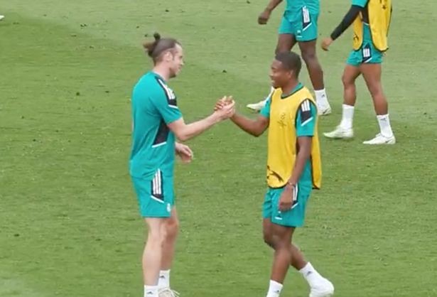 Bale lại khiến Liverpool 