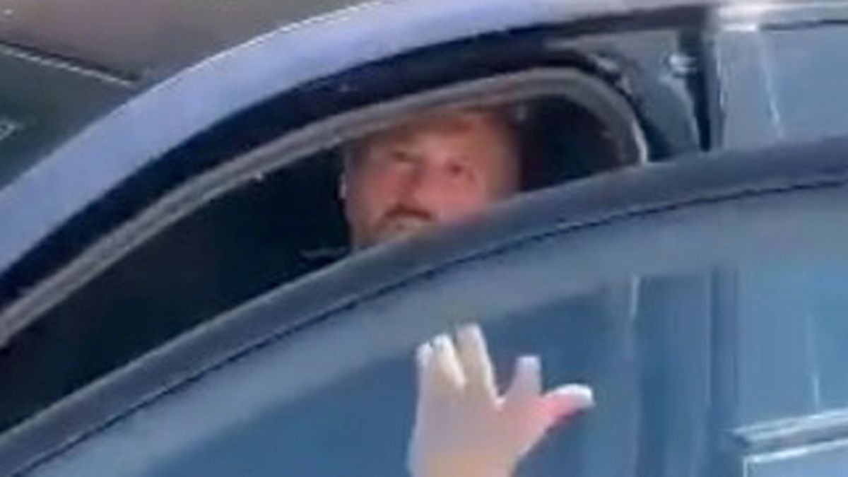 Frenkie de Jong's agent spotted in Barcelona after reaching Man Utd agreement - Bóng Đá