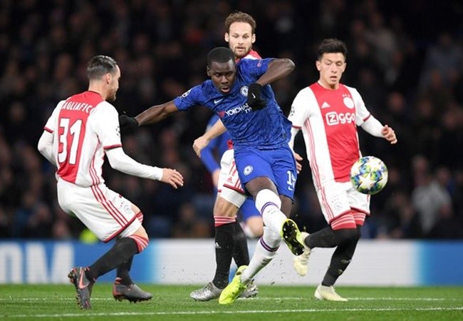 10 hình ảnh 'khó quên' ở loạt trận thứ 4 cúp C1: Lời 'tạ lỗi' từ Son! - Bóng Đá