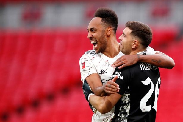 Pierre-Emerick Aubameyang's message to Emiliano Martinez before Arsenal vs Aston Villa - Bóng Đá